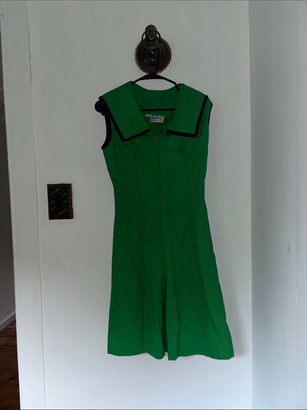 Diane Gilman Bright Green Sleeveless Sailor-Collar Dress with Black Trim